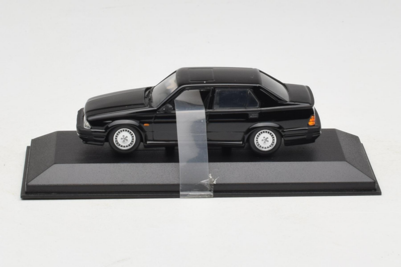 Alfa Romeo 75 3.0 V6 Černý Minichamps 1:43 403120463 Kov