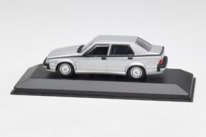 Alfa Romeo 75 3.0 V6 Stříbrný Minichamps 1:43 400120461 Kov