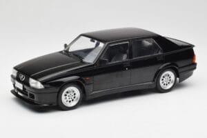 Alfa Romeo 75 Turbo Evoluzione Černý MCG 1:18 MCG18429 Kov