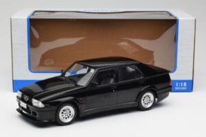 Alfa Romeo 75 Turbo Evoluzione Černý MCG 1:18 MCG18429 Kov – obrázek 6 z 6