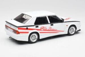 Alfa Romeo 75 Turbo Evoluzione Bílý MCG 1:18 MCG18430 Kov – obrázek 2 z 6