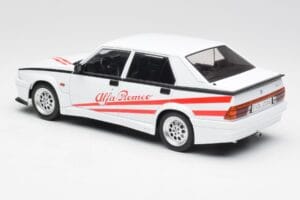 Alfa Romeo 75 Turbo Evoluzione Bílý MCG 1:18 MCG18430 Kov – obrázek 5 z 6
