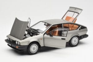 Alfa Romeo Alfetta GTV 2.0 Šedý Metalický AUTOart 1:18 70147 Kov – obrázek 2 z 8