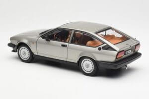 Alfa Romeo Alfetta GTV 2.0 Šedý Metalický AUTOart 1:18 70147 Kov – obrázek 7 z 8