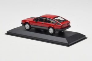 Alfa Romeo Alfetta GTV6 Červený Minichamps 1:43 400120140 Kov – obrázek 3 z 4