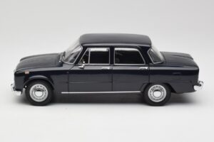 Alfa Romeo Giulia 1300 Modrý Minichamps 1:18 180120905 Kov – obrázek 4 z 8