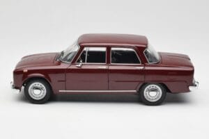 Alfa Romeo Giulia 1300 Tmavě Červený Minichamps 1:18 180120906 Kov – obrázek 4 z 8