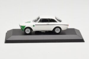 Alfa Romeo Giulia 1300 GTA Junior Bílý Minichamps 1:43 400120601 Kov