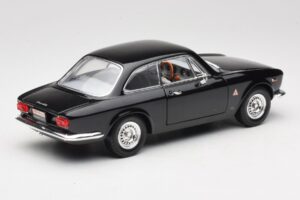 Alfa Romeo Giulia Sprint GTA Černý Road Signature 1:18 92348 Kov – obrázek 3 z 8