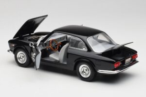 Alfa Romeo Giulia Sprint GTA Černý Road Signature 1:18 92348 Kov – obrázek 5 z 8
