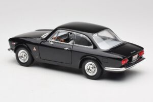 Alfa Romeo Giulia Sprint GTA Černý Road Signature 1:18 92348 Kov – obrázek 7 z 8