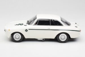 Alfa Romeo GTA 1300 Junior Bílý Minichamps 1:18 155120021 Kov – obrázek 3 z 6