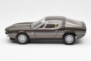 Alfa Romeo Montreal Hnědý Metalický AUTOart 1:18 70173 Kov – obrázek 4 z 8