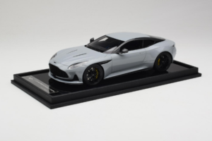 Aston Martin DB12 Nardo Gray MotorHelix 1:18 MH027NG Pryskyřice – obrázek 2 z 7