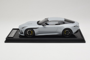 Aston Martin DB12 Nardo Gray MotorHelix 1:18 MH027NG Pryskyřice