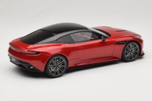 Aston Martin DB12 Hyper Red GT Spirit 1:18 GT936 Pryskyřice – obrázek 2 z 6