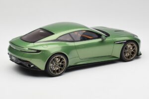 Aston Martin DB12 Zelený GT Spirit 1:18 GT466 Pryskyřice – obrázek 2 z 5