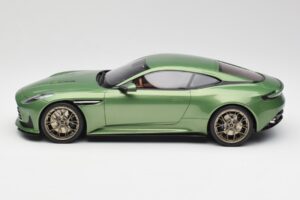 Aston Martin DB12 Zelený GT Spirit 1:18 GT466 Pryskyřice – obrázek 3 z 5