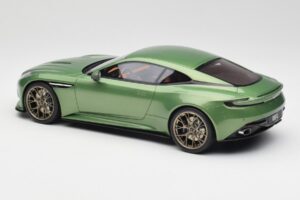 Aston Martin DB12 Zelený GT Spirit 1:18 GT466 Pryskyřice – obrázek 4 z 5