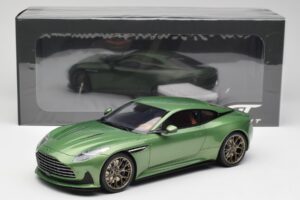 Aston Martin DB12 Zelený GT Spirit 1:18 GT466 Pryskyřice – obrázek 5 z 5