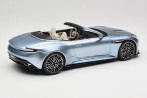Aston Martin DB12 Volante Caribbean Blue Pearl GT Spirit 1:18 GT479 Pryskyřice – obrázek 2 z 6
