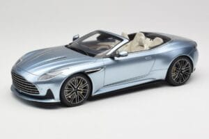 Aston Martin DB12 Volante Caribbean Blue Pearl GT Spirit 1:18 GT479 Pryskyřice