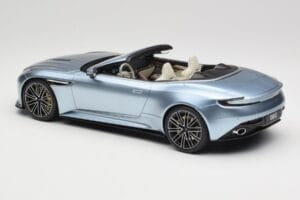 Aston Martin DB12 Volante Caribbean Blue Pearl GT Spirit 1:18 GT479 Pryskyřice – obrázek 5 z 6