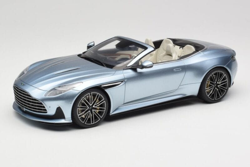 Aston Martin DB12 Volante Caribbean Blue Pearl GT Spirit 1:18 GT479 Pryskyřice