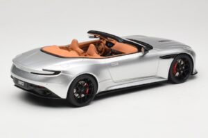Aston Martin DB12 Volante Stříbrný GT Spirit 1:18 GT945 Pryskyřice – obrázek 2 z 6