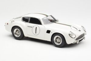 Aston Martin DB4 GT Zagato #1 24 Hours of Le Mans 1961 CMC 1:18 M-139 Kov – obrázek 4 z 6