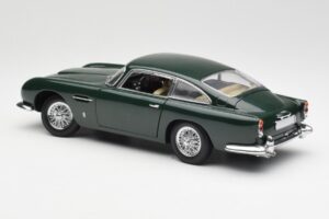 Aston Martin DB5 RHD Zelený AUTOart 1:18 70024 Kov – obrázek 7 z 8