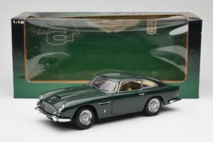 Aston Martin DB5 RHD Zelený AUTOart 1:18 70024 Kov – obrázek 8 z 8