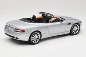 Aston Martin DB9 Volante Stříbrný Minichamps 1:18 150137334 Kov – obrázek 3 z 8