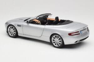 Aston Martin DB9 Volante Stříbrný Minichamps 1:18 150137334 Kov – obrázek 7 z 8