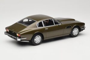 Aston Martin DBS Olive Zelený CMR 1:18 CMR003 Kov – obrázek 2 z 6