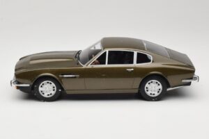 Aston Martin DBS Olive Zelený CMR 1:18 CMR003 Kov – obrázek 3 z 6