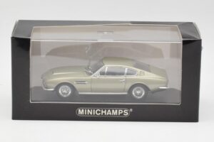Aston Martin DBS Stříbrně Zelený Metalíza Minichamps 1:43 400137600 Kov – obrázek 4 z 4