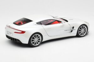 Aston Martin One-77 Morning Frost Bílý AUTOart 1:18 70244 Kov – obrázek 3 z 8
