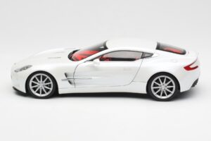 Aston Martin One-77 Morning Frost Bílý AUTOart 1:18 70244 Kov – obrázek 4 z 8