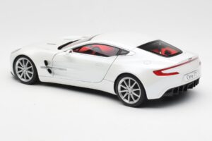 Aston Martin One-77 Morning Frost Bílý AUTOart 1:18 70244 Kov – obrázek 7 z 8
