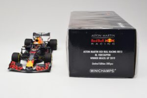 Aston Martin Red Bull Racing RB15 #33 M. Verstappen Winner Brazil GP 2019 Minichamps 1:18 110191933 Kov – obrázek 6 z 6
