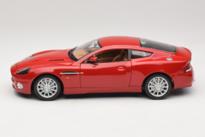 Aston Martin V12 Vanquish Červený Bburago 1:18 33334063 Kov – obrázek 4 z 8