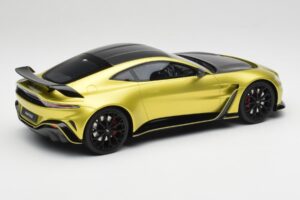 Aston Martin V12 Vantage Final Edition Cosmopolitan Yellow TopSpeed 1:18 TS0453 Kov – obrázek 2 z 6