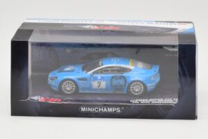 Aston Martin V12 Vantage #7 U. Bez / Porritt / R. Meaden / Mathai 24 Hours Nurburgring 2009 Minichamps 1:43 437091307 Kov – obrázek 4 z 4
