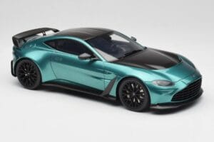 Aston Martin V12 Vantage Racing Green GT Spirit 1:18 GT922 Pryskyřice – obrázek 4 z 6