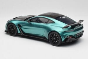 Aston Martin V12 Vantage Racing Green GT Spirit 1:18 GT922 Pryskyřice – obrázek 5 z 6