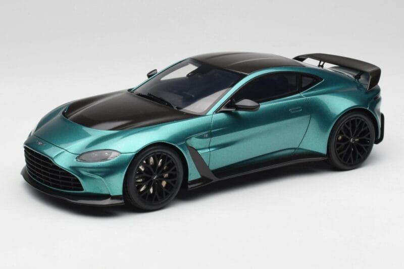 Aston Martin V12 Vantage Racing Green GT Spirit 1:18 GT922 Pryskyřice