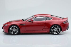 Aston Martin V12 Vantage Červený AUTOart 1:18 70208 Kov – obrázek 4 z 8