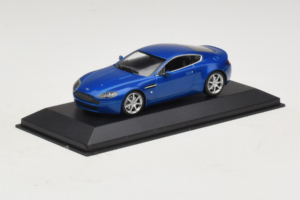 Aston Martin V8 Vantage Blue Metallic Minichamps 1:43 400137422 Kov – obrázek 2 z 4