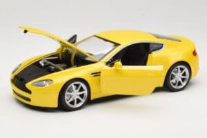 Aston Martin V8 Vantage Žlutý Hot Wheels 1:18 G7159 Kov – obrázek 2 z 8